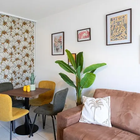 Modern 2-bedroom Sea View, Air Conditioning, Balcony 公寓