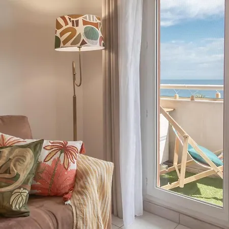 Apartamento Modern 2-bedroom Sea View, Air Conditioning, Balcony *