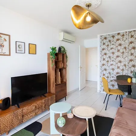 Modern 2-bedroom Sea View, Air Conditioning, Balcony Apartamento