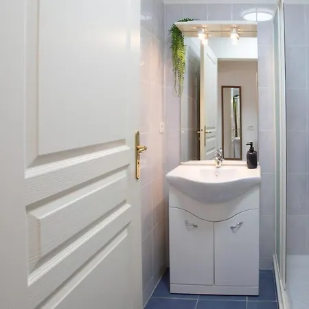 Modern 2-bedroom Sea View, Air Conditioning, Balcony 尼斯